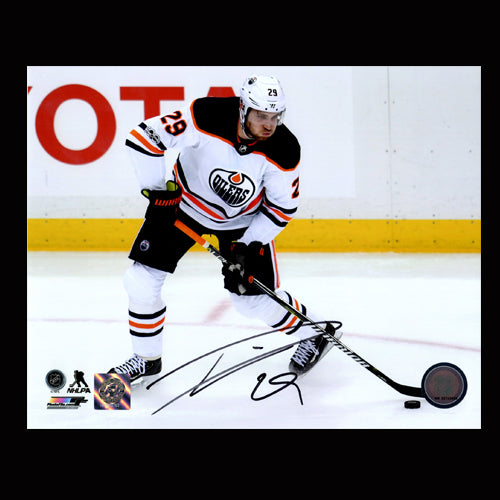 Leon Draisaitl Edmonton Oilers Autographed Passing 8x10 Photo