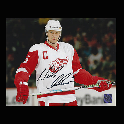 Nick Lidstrom Detroit Red Wings Autographed The Look 8x10 Photo